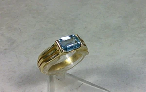 D36-71 / eleganter  Ring 14 K / 585 GG mit Blautopas  Gr. 57 sehr dekorativ - Bild 1 von 7