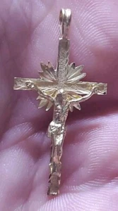 14K YELLOW GOLD CRUCIFIX SPARKLING CROSS PENDANT J3 - Picture 1 of 6