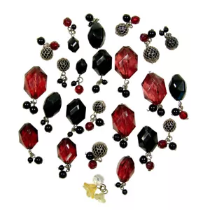 Dijes bobble para hacer joyas con racimo de cuentas enjauladas facetadas de acrílico rojo negro (24 quilates) - Imagen 1 de 3