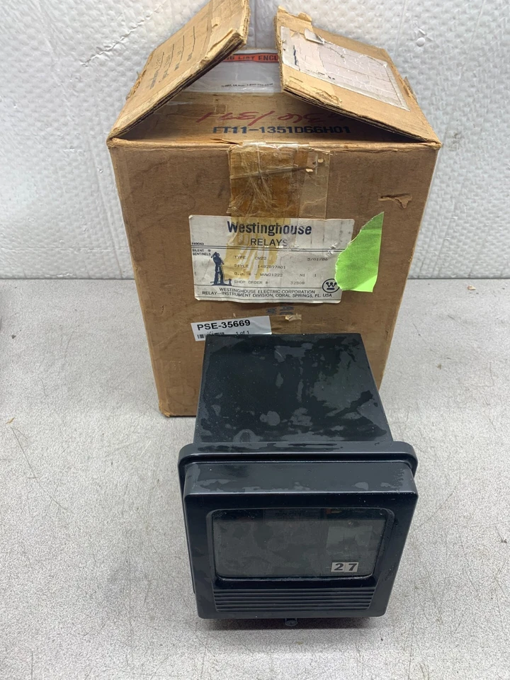 NEW IN BOX WESTINGHOUSE CV22 VOLTAGE RELAY 1482B97A01 - Image 1 of 4