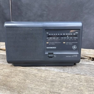 Vintage GE Model 7-2662C Portable 2-Band AM/FM AC/DC Radio Receiver  Works Great - Picture 1 of 8