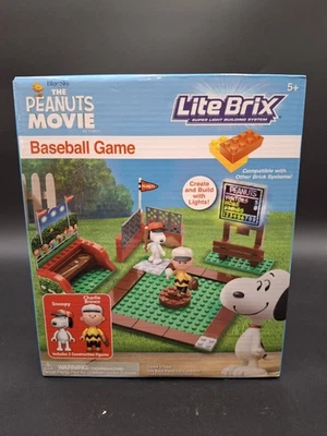 LITE BRIX The PEANUTS Película JUEGO DE BÉISBOL 57023 Crear Construir Luces SNOOPY NUEVO Foto 1 de 3