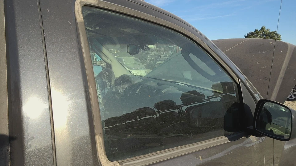 Front Door Glass/window NISSAN XTERRA Right 05 06 07 08 09 10 11 12 13 14 15 - Image 1 of 1