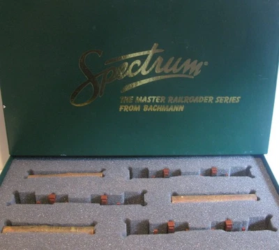 Bachmann Spectrum HO 27391 On30 Skeleton Log Cars Triple Set + 9 Logs - Image 1 of 4