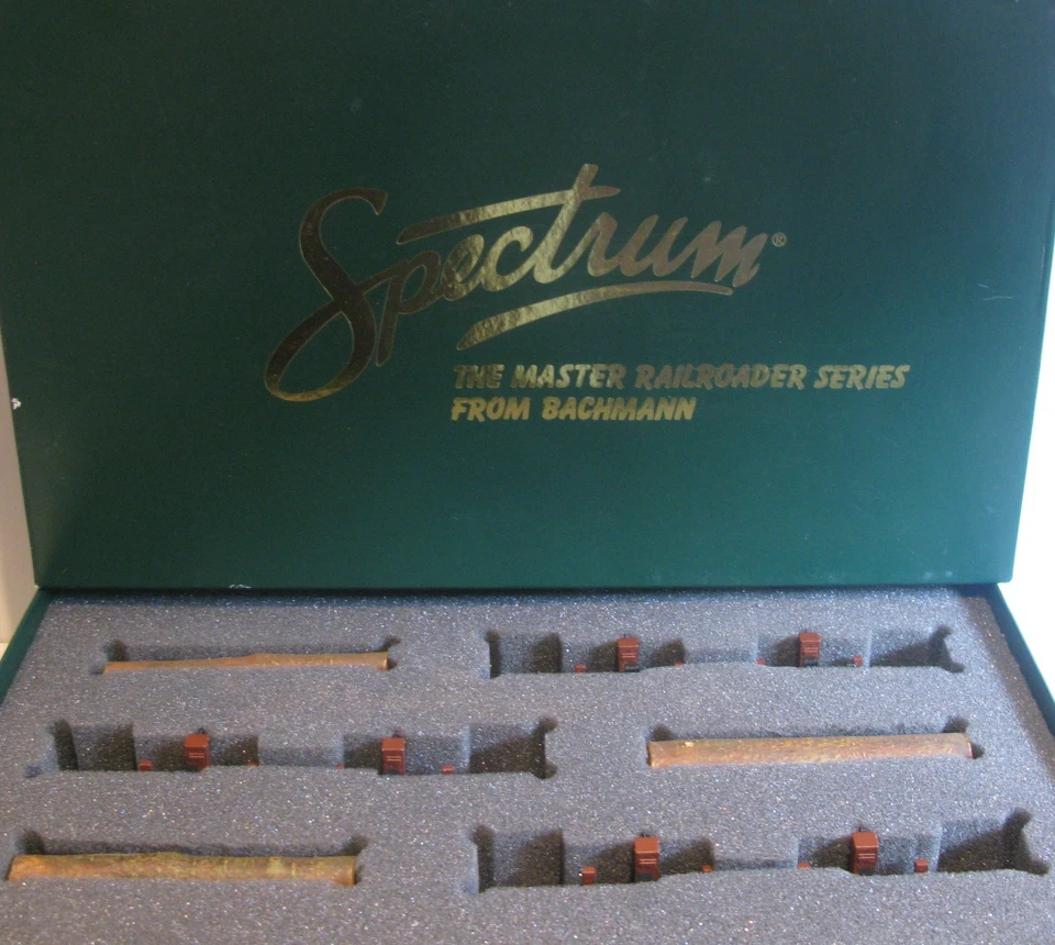 Bachmann Spectrum HO 27391 On30 Skeleton Log Cars Triple Set + 9 Logs - Image 1 of 4