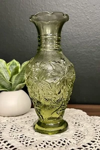 Vintage Imperial Green Glass Loganberry Vase. EUC, - Picture 1 of 8