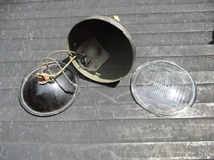 VINTAGE HARLEY DAVIDSON SPRINGER HEADLIGHT CYCLE RAY HEADLAMP LENS FOR PARTS - Picture 1 of 20