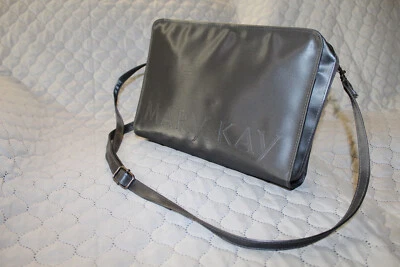 Bolso Mary Kay Organiza, Color: Gris Plata. Foto 1 de 4