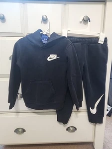Boys Nike Hoodie And Joggers - Picture 1 of 4