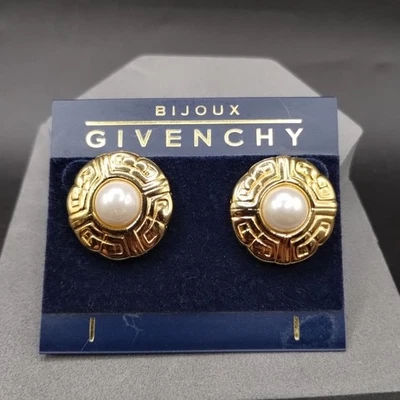 Brincos perfurados redondos vintage Bijoux Givenchy pérola falsa tom dourado  - Imagem 1 de 4