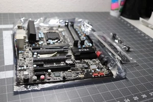 EVGA P67 SLI 130-SB-E675-KR LGA 1155 Intel P67 Intel Motherboard - Picture 1 of 8