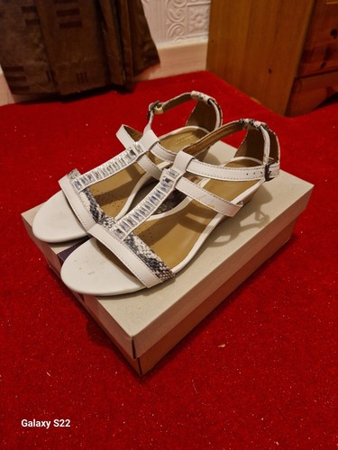 Sandali Clarks bianchi pelle di serpente taglia 5 5 EU 39