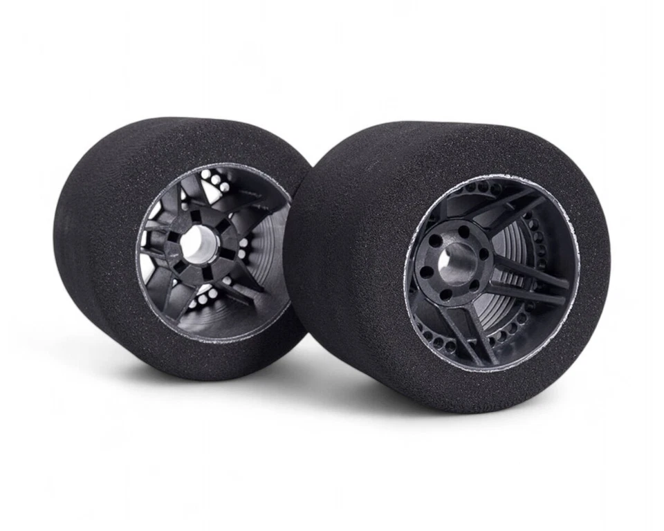 Matrix Racing Moosgummi 1/8 Reifen hinten Nass Trocken auf Carbon Felge ... - Bild 1 von 1