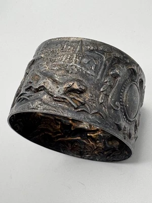 Antiguo anillo de servilleta vintage repoussé escena de caza Foto 1 de 4