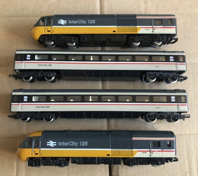 Hornby OO Gauge British Railways Executive HST 125 Set Power Cars & Coaches - Image 1 of 4
