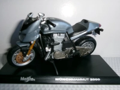 Münch Mammut 2000 Maisto  1:18  mit Standplatte - Bild 1 von 2