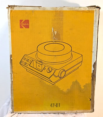 Kodak Carousel 5200 Slide Projector with Kodak Projection Parts - Image 1 of 4