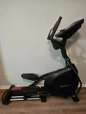 Elliptical Sole E25 Fitness Trainer, Barely Used with Manual, Exercise Equipment - Image 1 of 4