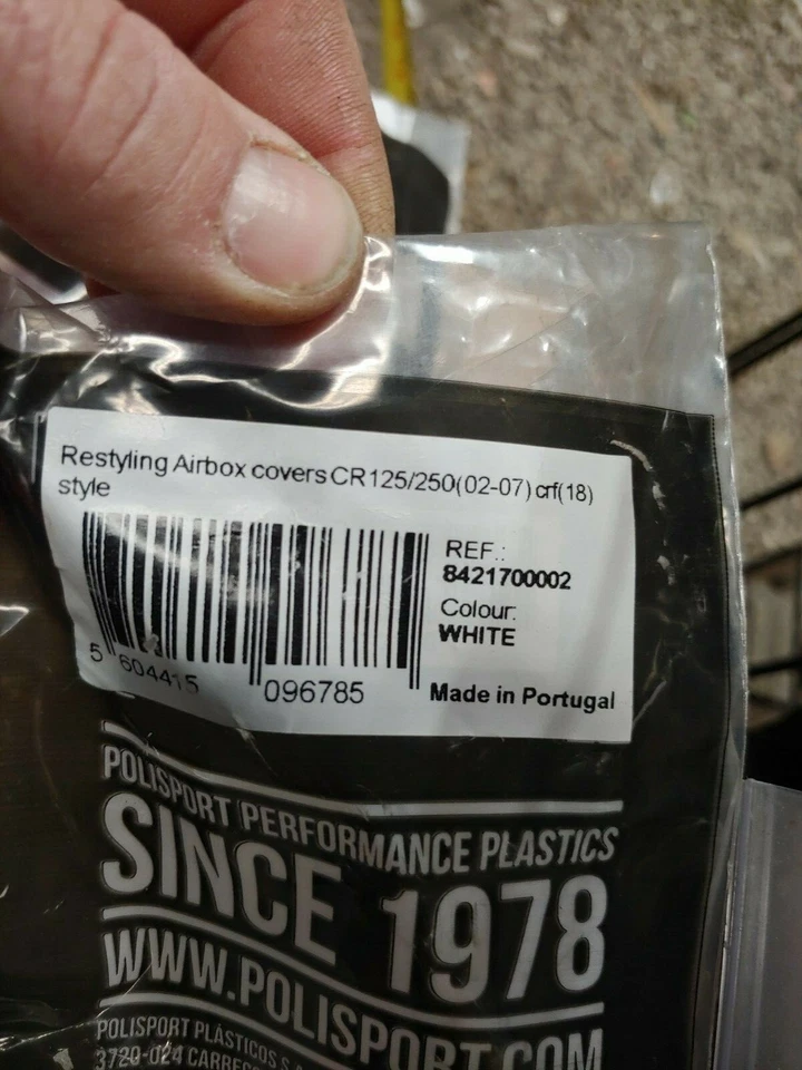 Paneles laterales Polisport rediseñados blancos para Honda CR125R/CR250R 02-07 84300002 Foto 1 de 1