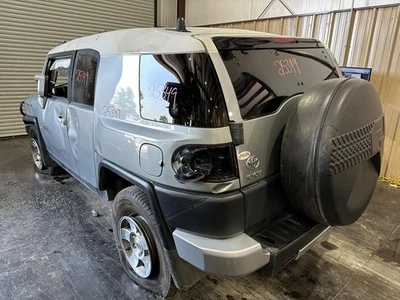 TOYOTA FJ CRUISER 2007-2014 LEFT REAR DOOR WINDOW WITH PRIVACY TINT - Imagem 1 de 4