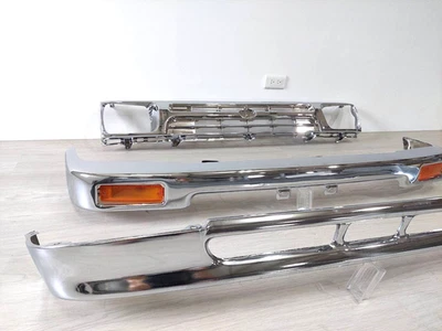Bundle of Chrome Bumper Valance Grille Turn Lamp For Toyota Pickup 92-95 2WD - Image 1 of 4