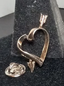PIN DE FLECHA DE CORAZÓN VALENTINES DE COLECCIÓN VALENTINES Avon Tono Plateado Amor Golpeado 1983 - Imagen 1 de 24