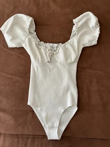 TOPSHOP White Cutout Front Sweetheart/Scoop Neck Waffle Puff SS Bodysuit Sz XS - Picture 1 of 11