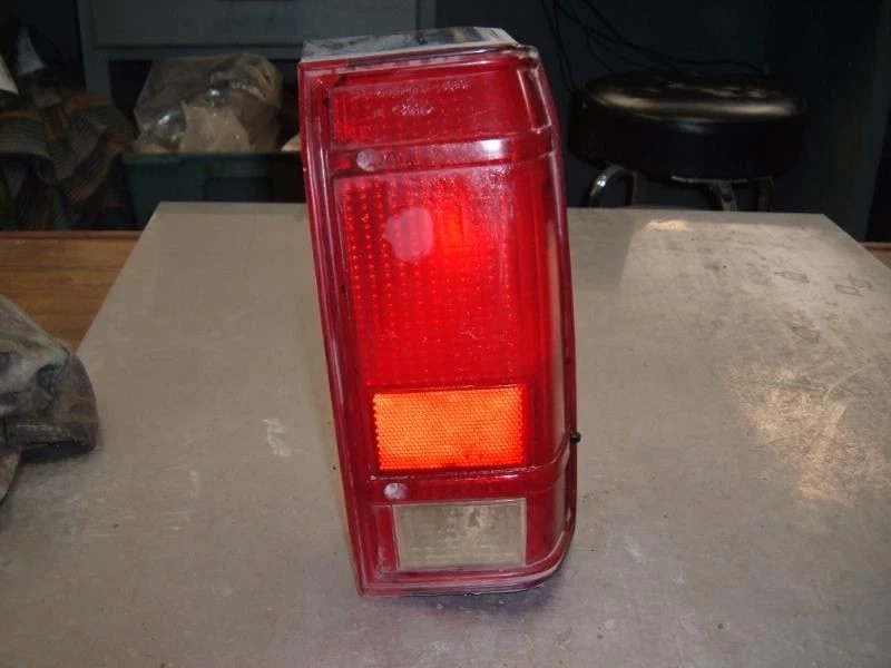 PASSENGER RIGHT TAIL LIGHT FITS 84-90 BRONCO II 18051 - Imagem 1 de 1