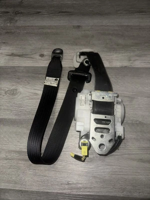 Натяжитель переднего левого ремня безопасности 2006-2008 Lexus IS250 IS350 LH 7M8750-P - Изображение 1 из 4