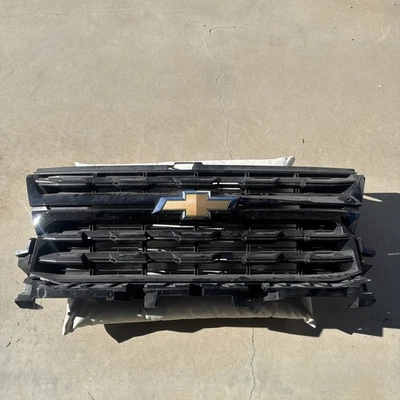 Rejilla superior delantera negra OEM 2021 2022 Chevrolet Colorado Z71 84925163 ver fotos Foto 1 de 4