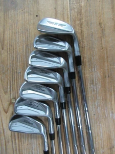BONITO JUEGO DE HIERRO FORJADO TITLEIST 620 CB 4 - PW CON DG XSEVEN 133g X-RÍGIDO DERECHO +1" - Imagen 1 de 23