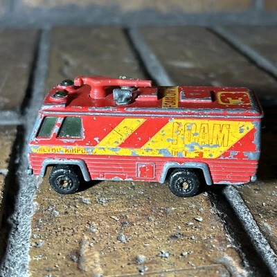 VTG ✅ Matchbox 1980 Command Vehicle 1:64 Red Metro Airport Foam Diecast ✅Toy Car - Image 1 of 4