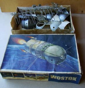Sputnik spaziale sovietico DDR USSR modello vintage Plasticart Vostok-1 - Foto 1 di 9