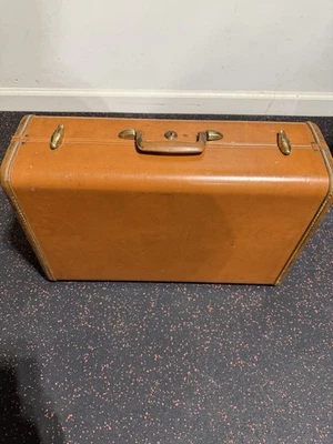 Vintage Samsonite Streamlite Suitcase – Brown – 1950s–1960s Mid-Century Luggage - Image 1 of 3