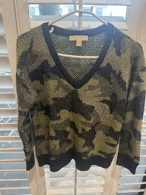 Michael Kors V 领迷彩套衫长袖毛衣 M 码 — 第 1/4 张图片