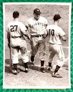 1947 TYPE 1 ACME Photo: HOFer JOHNNY MIZE Celebrates 39th Homer 9/23 - Picture 1 of 3
