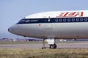ORIGINAL 35mm Aircraft Slide  G-AWZD BEA TRIDENT 1973 LHR #7010 - Picture 1 of 1
