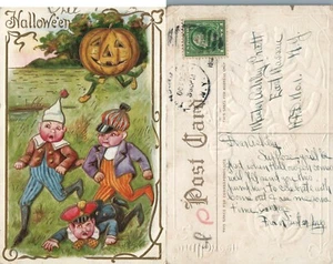 ANTIGUA POSTAL DE HALLOWEEN EN RELIEVE - JACK-O-LANTERN Y 3 NIÑOS ASUSTADOS - Imagen 1 de 1