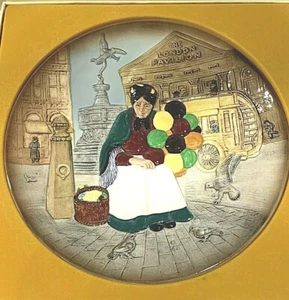 ROYAL DOULTON 1979 COLLECTIBLE 10" PLATE The Old Balloon Seller D6649 NEW IN BOX - Picture 1 of 6