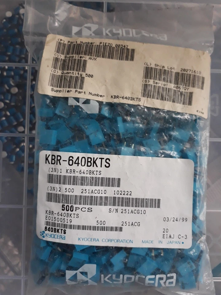 ¡100 PIEZAS RESONADORES OSCILADORES DE CERÁMICA KBR640-BKTS 640kHZ 0,64 MHz! Foto 1 de 1