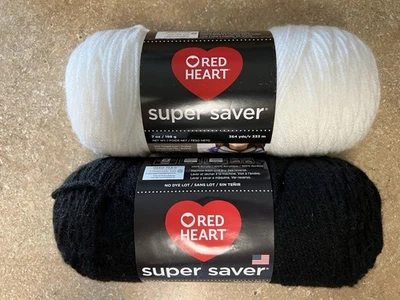 Hilo Red Heart Super Saver, Lote de 2 madejas, 7 oz 364 yardas 1 negro 1 blanco ¡Nuevo! Foto 1 de 3