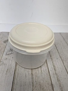 Vintage Rubbermaid Servin Saver #7 Round 3 Cups Food Container Almond Lid - Picture 1 of 8