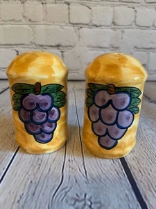 Vintage Pottery Handpainted Grape Cluster on Two Tone Tan Background-1990’s - Picture 1 of 8