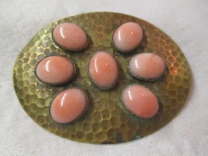 Vintage hammered brass Pin Brooch with pink Coral cabochons - Picture 1 of 3