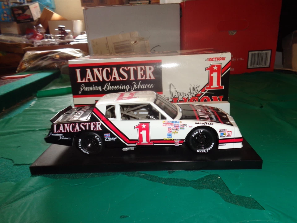 Coche Action Davey Allison #1 Lancaster Chewing Tobacco 1985 Monte Carlo 1:24 nuevo en caja Foto 1 de 4