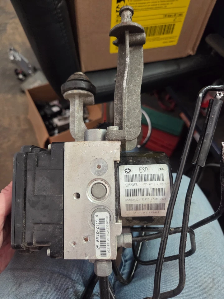 2014 Chrysler 300 ABS Anti Lock Brake Actuator Pump  - Image 1 of 1
