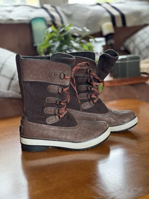 Botas de invierno UGG para mujer marrón con cordones de goma/cuero talla 7 Foto 1 de 4