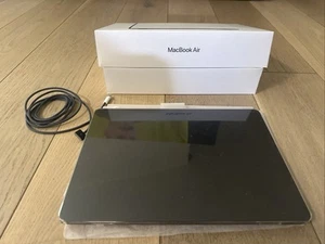 Apple MacBook Air 13,6“ M3 256GB 16GB Mitternacht - Bild 1 von 1
