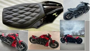UPHOLSTERED SEAT + CUSTOM REAR FENDER HARLEY V-ROD V ROD VROD NIGHT ROD MUSCLE - Foto 1 di 6
