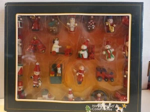 Nuevo de Lote Antiguo Joy Brite 24 Piezas Mini Madera Navidad Adornos Pintados a Mano - Imagen 1 de 6